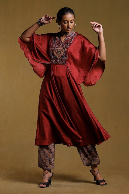 Ritu Kumar Maroon Kurta Silk Print Mughal Bloom Mandarin Kulha With Paisley Pant 