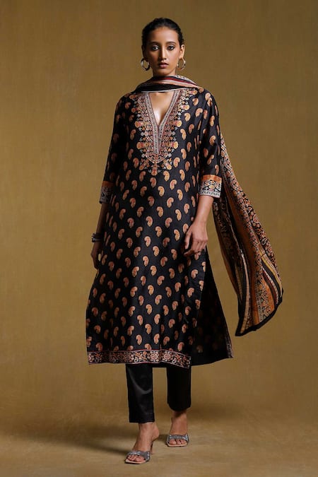 Ritu Kumar Black Kurta Silk Print Paisley Fleur V Neck Chamba Pant Set 