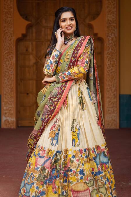 Aindhri By Mahitha_Cream Chanderi Silk Beads Sweetheart Neck Kalamkari Hand Painted Lehenga Set_at_Aza_Fashions