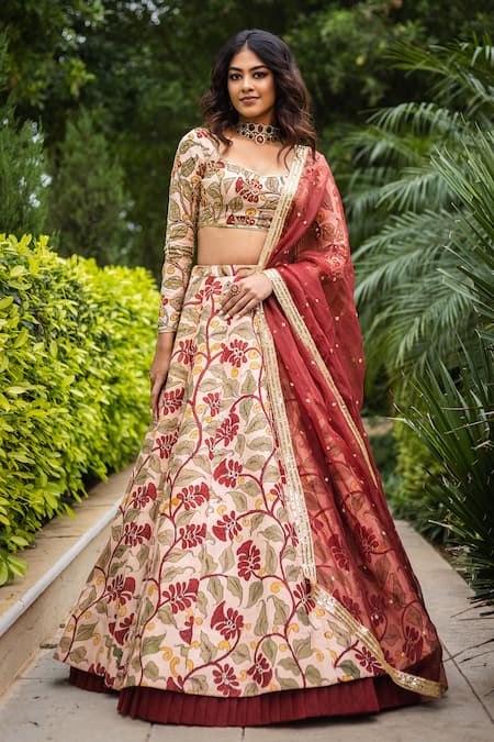 aindhri by mahitha Kalamkari Floral Hand Painted Lehenga Set 