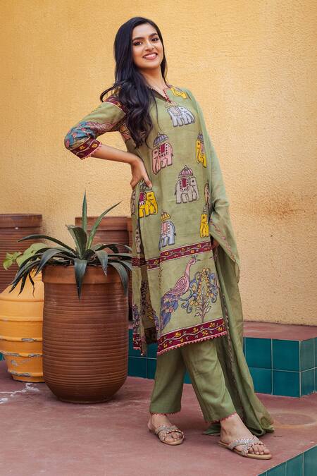 Aindhri By Mahitha Green Silk, Rayon, Chanderi Embroidery Notched Neck Elephant Kalamkari Kurta Set Online at Aza Fashions Aindhri By Mahitha_Green Silk, Rayon, Chanderi Embroidery Notched Neck Elephant Kalamkari Kurta Set_Online_at_Aza_Fashions
