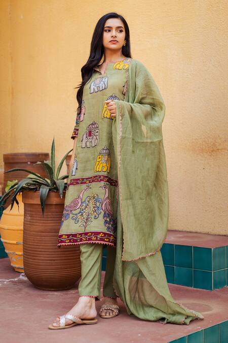 Buy Aindhri By Mahitha Green Silk, Rayon, Chanderi Embroidery Notched Neck Elephant Kalamkari Kurta Set Online at Aza Fashions Buy_Aindhri By Mahitha_Green Silk, Rayon, Chanderi Embroidery Notched Neck Elephant Kalamkari Kurta Set_Online_at_Aza_Fashions