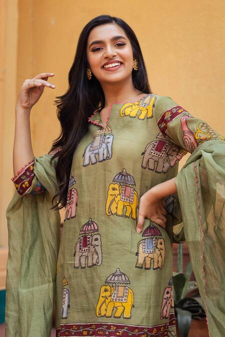 Buy Aindhri By Mahitha Green Silk, Rayon, Chanderi Embroidery Notched Neck Elephant Kalamkari Kurta Set Buy_Aindhri By Mahitha_Green Silk, Rayon, Chanderi Embroidery Notched Neck Elephant Kalamkari Kurta Set