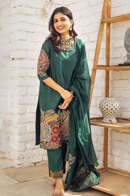 Aindhri By Mahitha Emerald Green Chanderi Silk, Rayon, Floral Hand Painted Kalamkari Kurta Set Online at Aza Fashions Aindhri By Mahitha_Emerald Green Chanderi Silk, Rayon, Floral Hand Painted Kalamkari Kurta Set_Online_at_Aza_Fashions
