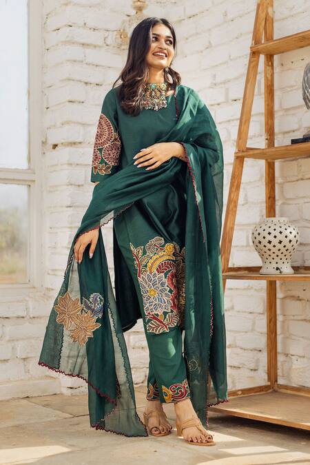 Shop Aindhri By Mahitha Emerald Green Chanderi Silk, Rayon, Floral Hand Painted Kalamkari Kurta Set Online at Aza Fashions Shop_Aindhri By Mahitha_Emerald Green Chanderi Silk, Rayon, Floral Hand Painted Kalamkari Kurta Set_Online_at_Aza_Fashions
