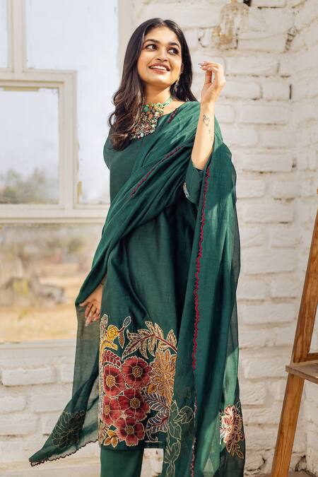 Aindhri By Mahitha Emerald Green Chanderi Silk, Rayon, Floral Hand Painted Kalamkari Kurta Set at Aza Fashions Aindhri By Mahitha_Emerald Green Chanderi Silk, Rayon, Floral Hand Painted Kalamkari Kurta Set_at_Aza_Fashions