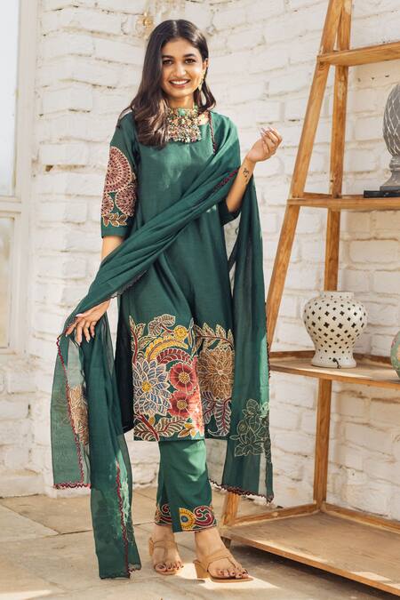 Shop Aindhri By Mahitha Emerald Green Chanderi Silk, Rayon, Floral Hand Painted Kalamkari Kurta Set at Aza Fashions Shop_Aindhri By Mahitha_Emerald Green Chanderi Silk, Rayon, Floral Hand Painted Kalamkari Kurta Set_at_Aza_Fashions