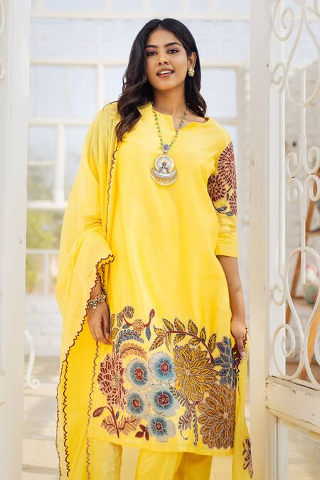 Buy Aindhri By Mahitha Yellow Silk, Rayon, Floral Hand Painted Kalamkari Set Buy_Aindhri By Mahitha_Yellow Silk, Rayon, Floral Hand Painted Kalamkari Set