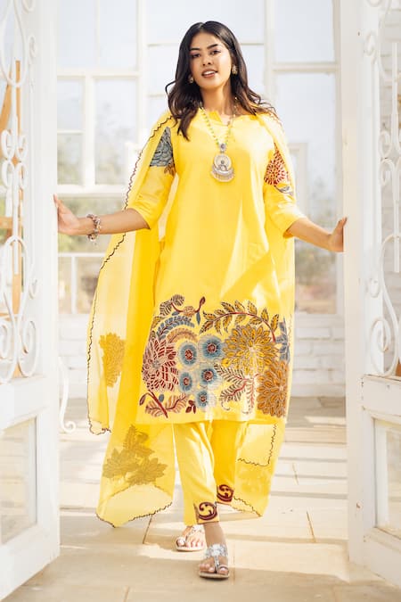 aindhri by mahitha Yellow Kurta Chennur Silk Hand Painted Floral Kalamkari Notched Pant Set 