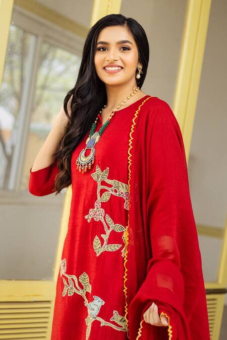 Shop Aindhri By Mahitha Red Silk, Rayon, Embroidery Notched Kalamkari Kurta Pant Set Shop_Aindhri By Mahitha_Red Silk, Rayon, Embroidery Notched Kalamkari Kurta Pant Set