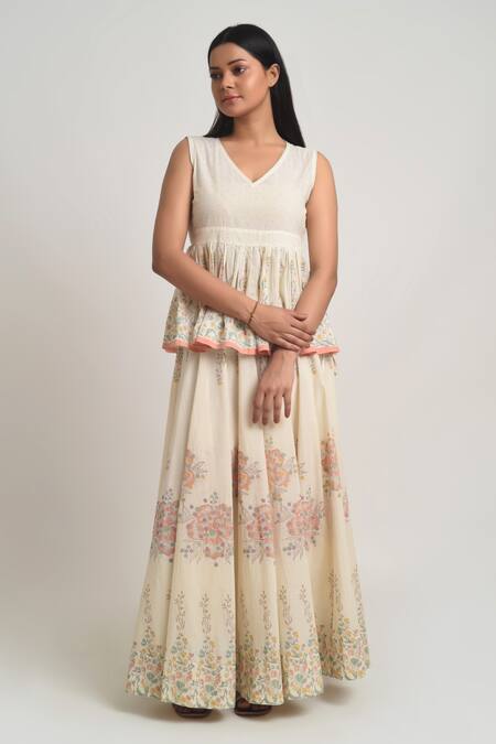 Barahmasi_Off White Cotton Hand Block Printed Floral V Neck Kado Skirt Set_at_Aza_Fashions