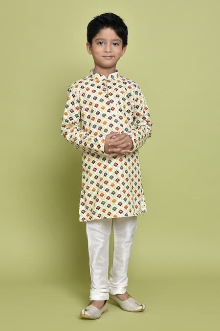 Samyukta Singhania Geometric Thread Embroidered Kurta 