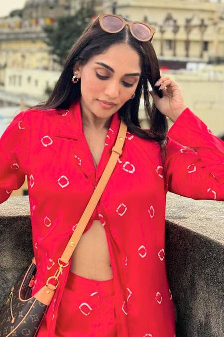 Buy_Gulaal_Red Modal, Satin Embroidery Collared Bandhani Print Shrug And Straight Pant Set