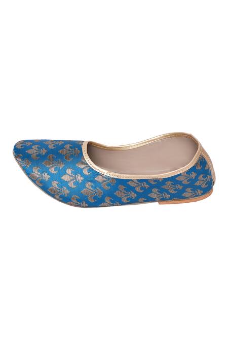 Arihant Rai Sinha_Blue Floral Trisul Brocade Juttis_at_Aza_Fashions