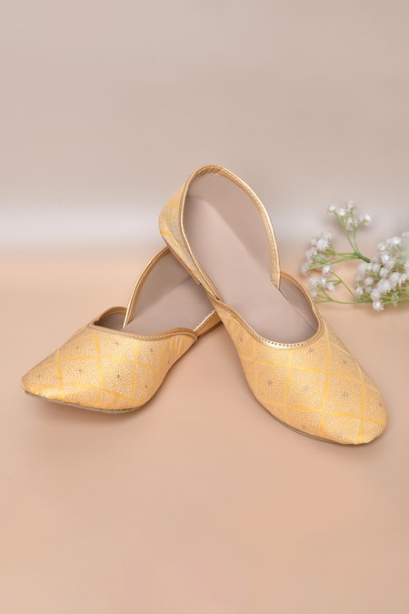 Aryavir Malhotra Yellow Woven Flora Jaal Juttis 