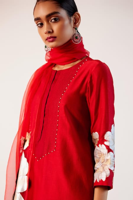 Buy_Devnaagri_Red Silk Organza Embroidery Round Neck Chanderi Hand Painted Kurta Pant Set _Online_at_Aza_Fashions