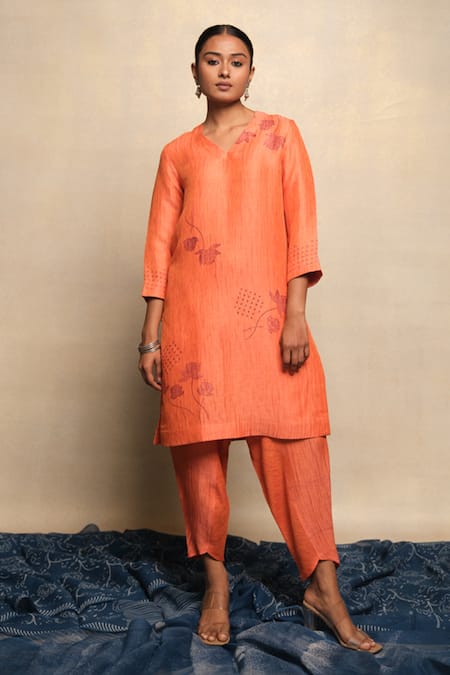 Avni Bhuva Niko Placement Floral Motif Kurta & Pant Set 