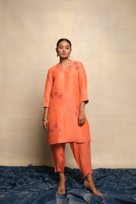 Avni Bhuva Niko Placement Floral Motif Kurta & Pant Set 