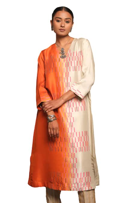 Avni Bhuva_Orange Silk V-neck Satsuma Color Blocked Kurta And Pant Set _Online_at_Aza_Fashions