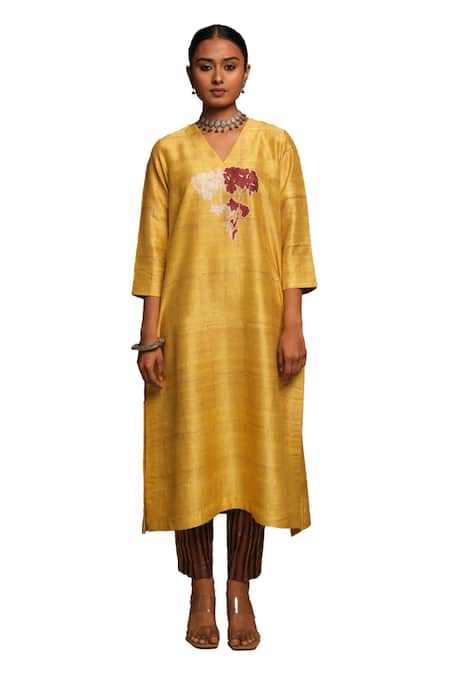 Avni Bhuva Yellow Silk Embroidery V-neck Teru Floral Motif Kurta And Pant Set Online at Aza Fashions Avni Bhuva_Yellow Silk Embroidery V-neck Teru Floral Motif Kurta And Pant Set _Online_at_Aza_Fashions