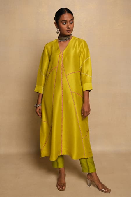 Avni Bhuva Green Kurta Silk V Neck Veitri Geometric Pattern And Pant Co-ord Set 