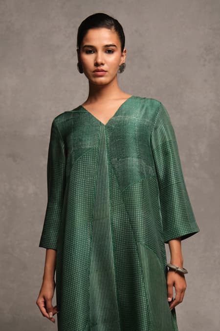 Avni Bhuva Veitri Geometric Pattern Straight Kurta & Pant Co-ord Set 