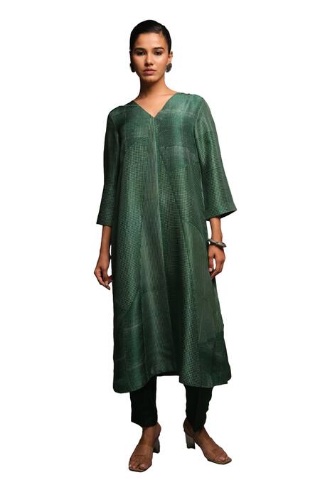Avni Bhuva_Green Silk, Cotton Veitri Geometric Pattern Straight Kurta And Pant Co-ord Set _Online_at_Aza_Fashions