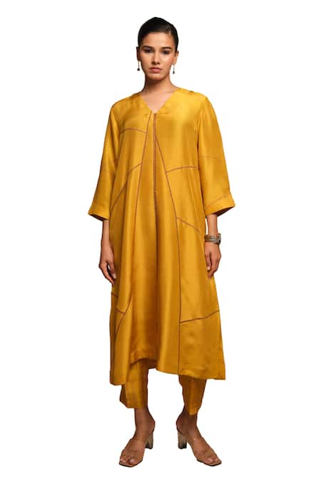 Avni Bhuva_Yellow Silk, Cotton V-neck Veitri Geometric Pattern Kurta And Pant Co-ord Set _Online_at_Aza_Fashions