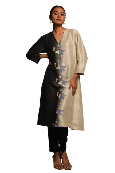 Avni Bhuva_Black Silk, Cotton Embroidery V-neck Yami Color Blocked Kurta And Pant Set _Online_at_Aza_Fashions