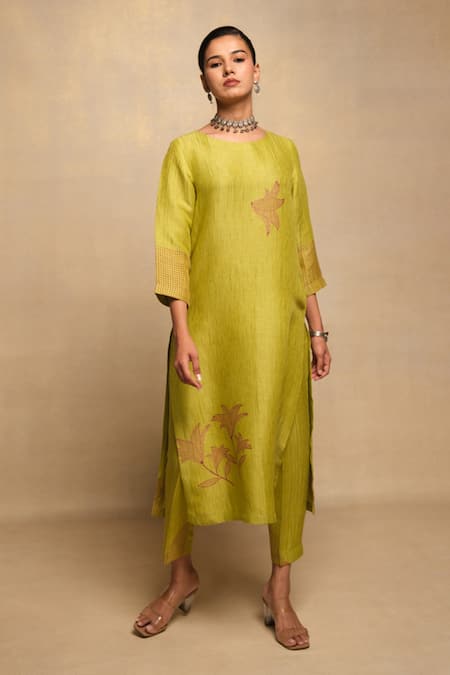 Avni Bhuva Curtis Tulip Bloom Pattern Kurta With Pant 