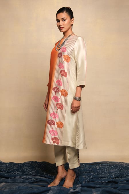 Avni Bhuva Ivory Kurta Silk Wildbloom Striped Round Neck Daidai Pattern With Pant 