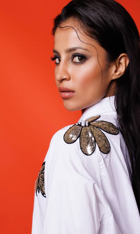 Buy Richaa Goenka White Cotton Sequins, Embroidery Collared Asymmetric Kurta With Pant Online at Aza Fashions Buy_Richaa Goenka_White Cotton Sequins, Embroidery Collared Asymmetric Kurta With Pant _Online_at_Aza_Fashions