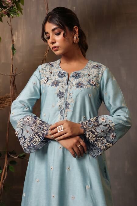 Buy_Label Niti Bothra_Blue Chanderi Silk Embroidery, Applique Split Floral Border Kurta And Pant Set 