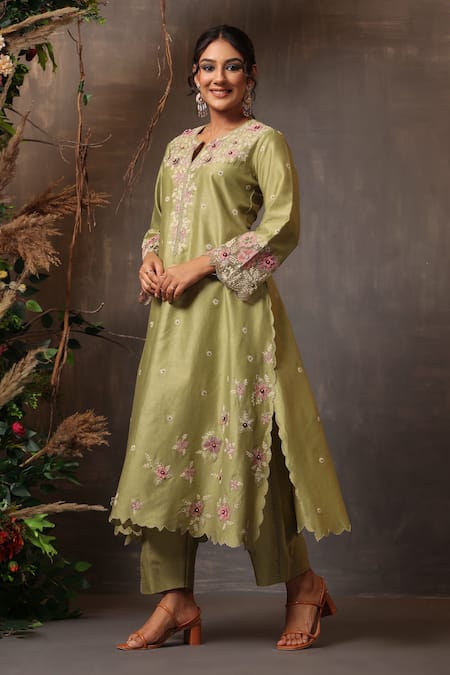 Buy_Label Niti Bothra_Green Chanderi Silk Embroidery, Applique Split V-neck Kurta Set _Online_at_Aza_Fashions