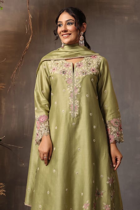 Buy Label Niti Bothra Green Chanderi Silk Embroidery, Applique Split V-neck Kurta Set Buy_Label Niti Bothra_Green Chanderi Silk Embroidery, Applique Split V-neck Kurta Set
