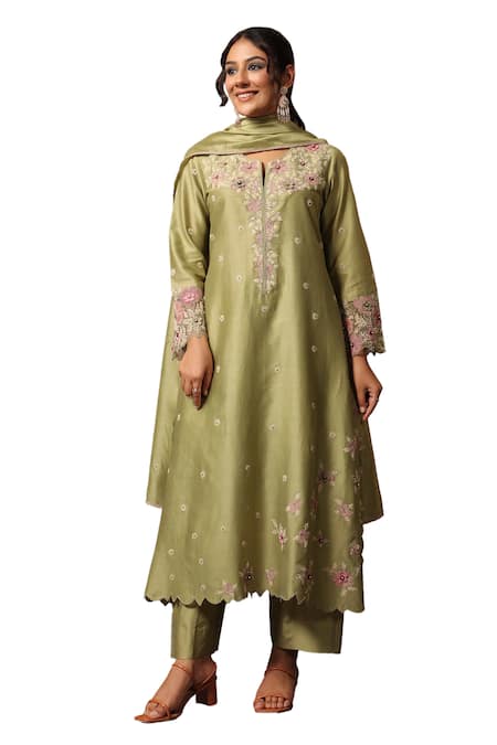 Shop Label Niti Bothra Green Chanderi Silk Embroidery, Applique Split V-neck Kurta Set Shop_Label Niti Bothra_Green Chanderi Silk Embroidery, Applique Split V-neck Kurta Set