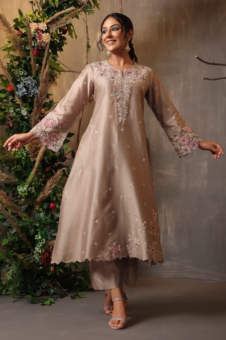 Buy_Label Niti Bothra_Grey Chanderi Silk Embroidery Collared Floral Kurta Pant Set 