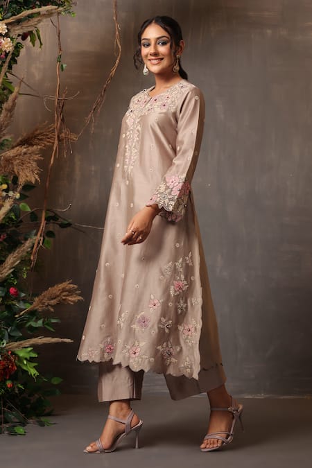 Buy_Label Niti Bothra_Grey Chanderi Silk Embroidery Split V-neck Floral Kurta Set _Online_at_Aza_Fashions
