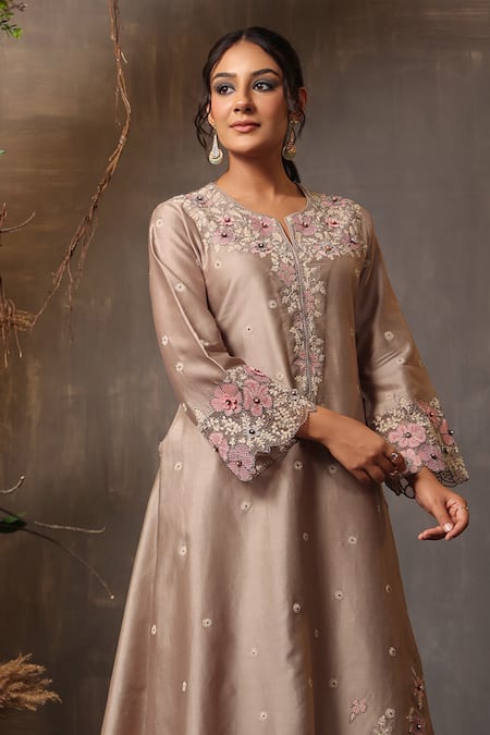 Label Niti Bothra Grey Chanderi Silk Embroidery Split V-neck Floral Kurta Set at Aza Fashions Label Niti Bothra_Grey Chanderi Silk Embroidery Split V-neck Floral Kurta Set _at_Aza_Fashions