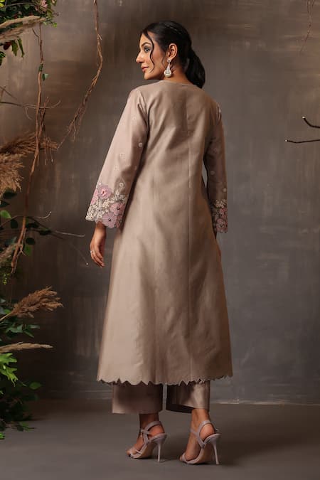 Shop_Label Niti Bothra_Grey Chanderi Silk Embroidery Split V-neck Floral Kurta Set _at_Aza_Fashions