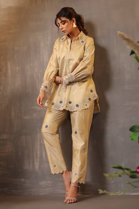 Label Niti Bothra_Ivory Chanderi Silk Embroidery Collared Floral Applique Shirt And Pant Set _at_Aza_Fashions
