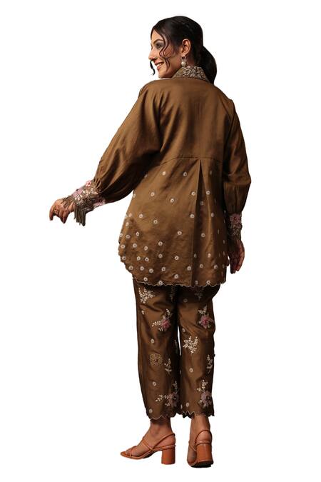 Label Niti Bothra Green Chanderi Silk Embroidery Floral Applique Work Shirt And Narrow Pant Set Online at Aza Fashions Label Niti Bothra_Green Chanderi Silk Embroidery Floral Applique Work Shirt And Narrow Pant Set _Online_at_Aza_Fashions