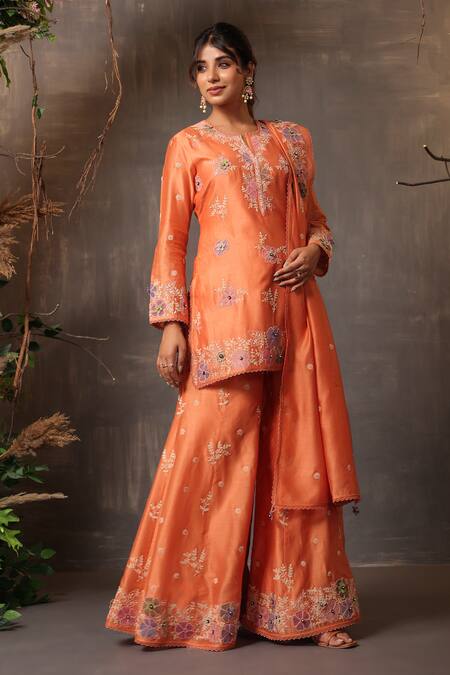 Buy_Label Niti Bothra_Peach Chanderi Silk Embroidery, Lace Split V-neck Kurta Set _Online_at_Aza_Fashions