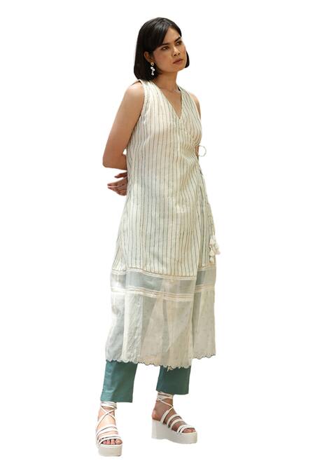 Weaver Story_White Chanderi Silk Tassels V-neck Stripe Pattern Kurta With Pant _Online_at_Aza_Fashions
