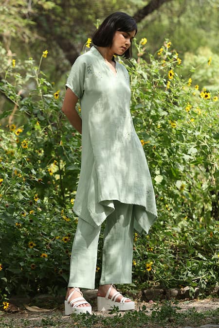 Shop_Weaver Story_Green Cotton Embroidery V-neck Floral Kurta With Pant _Online_at_Aza_Fashions