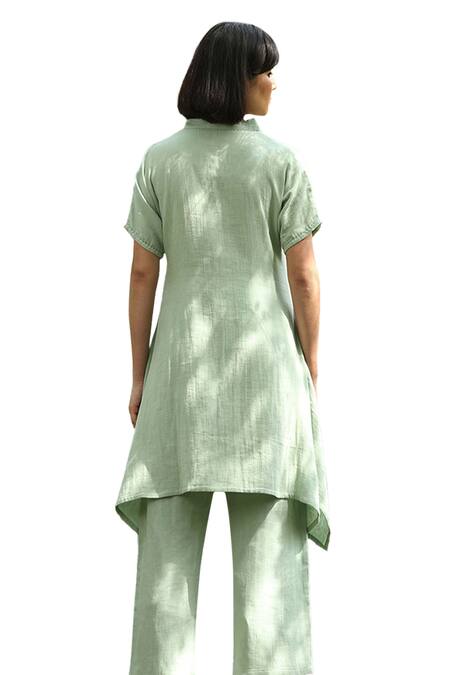 Weaver Story Green Cotton Embroidery V-neck Floral Kurta With Pant at Aza Fashions Weaver Story_Green Cotton Embroidery V-neck Floral Kurta With Pant _at_Aza_Fashions