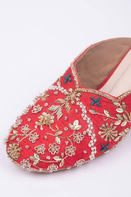 SCHON ZAPATO Red Zardozi Embroidered Mules Online at Aza Fashions SCHON ZAPATO_Red Zardozi Embroidered Mules _Online_at_Aza_Fashions