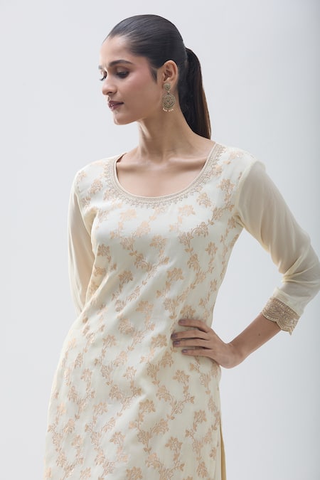Samyukta Singhania_Off White Chiffon Embroidery Round Floral Jaal Work Straight Kurta Sharara Set _at_Aza_Fashions