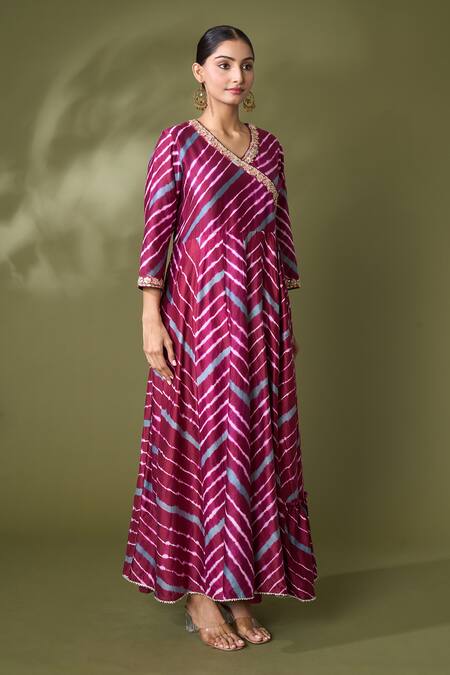 Buy_Naintara Bajaj_Purple Chiffon Embroidery V-neck Leheriya Pattern Angarkha Anarkali With Dupatta_Online_at_Aza_Fashions