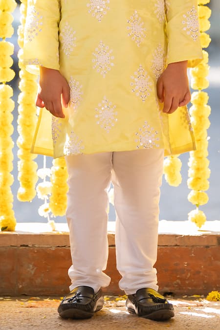 Kirti Agarwal - Pret N Couture_Green Cotton, Silk Sequins, Embroidery Kurta And Off-white Pyjama Set _at_Aza_Fashions